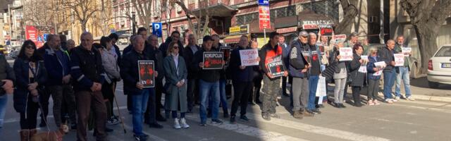 Protest i u Prokuplju, bilo provokacija, ali i podrška ispred Gimnazije