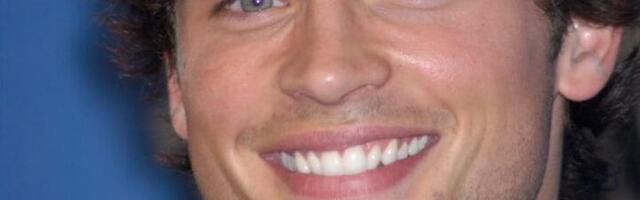 Žene su uzdisale za zvezdom Smolvila -  neprepoznatljiv na snimku HAPŠENJA  (FOTO)