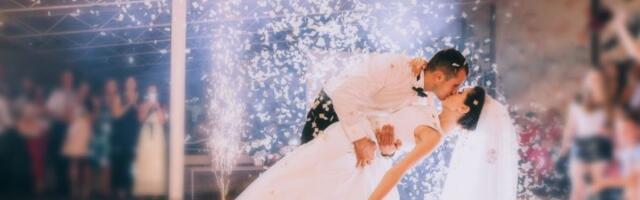 "SRPSKA SVADBA U ITALIJI": Viralni snimak NESVAKIDAŠNJEG PRVOG PLESA očarao internet - "Ko iz bajke" (VIDEO)