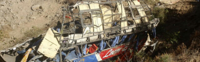 Преврнуо се аутобус, 14 особа погинуло, 34 повређене