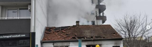 Kulja požar u Novom Sadu! Dim se širi poznatim Bulevarom, na licu mesta vatrogasci