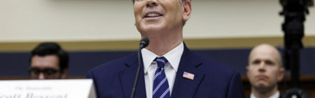 Бесент: Још није могуће да америчка морнарица прати танкере