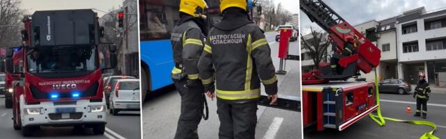 Drama u Novom Sadu: Vatra buknula u stanu, vatrogasci spasili staricu u poslednjem momentu