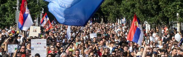Studentkinja Elena upitala je pred stotinama hiljada ljudi na protestu na Slaviji: Jesmo li država ili smo mafija?