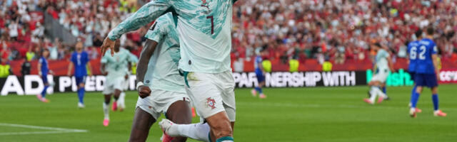 Ludnica u Torontu: Ronaldo izašao na balkon hotela, navijači u transu (VIDEO)