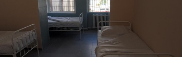 MUŠKARAC (27) SE POPEO NA KROV ZGRADE I PRETIO DA ĆE DA SKOČI! Uspešno okončana drama u Rakovici! Evo gde je muškarac završio!