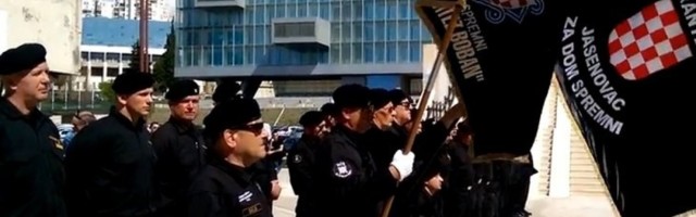 DIVLJA USTAŠTVO U LIJEPOJ NJIHOVOJ: Hosovci okupirali Trg bana Jelačića, urlali "ZA DOM SPREMNI"