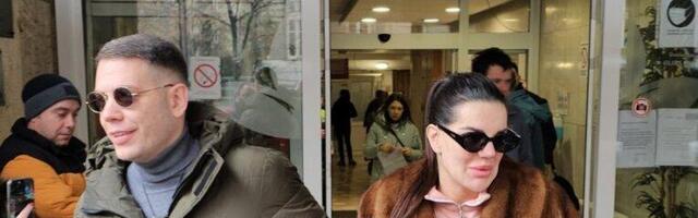 PRVI SNIMAK JOVANE LJUBISAVLJEVIĆ NAKON POROĐAJA! Napustila PORODILIŠTE sa sinom i Bogdanom u BUNDI, lice sakrila iza tamnih naočara: "Bilo je suza" (VIDEO)