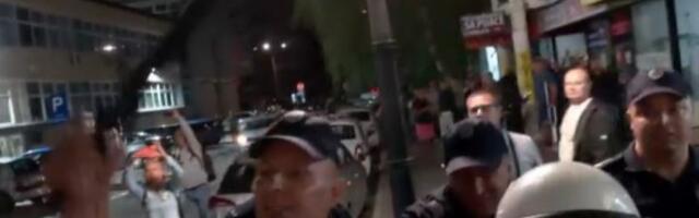 Policajci tukli pendrekom kamermana TV Nova