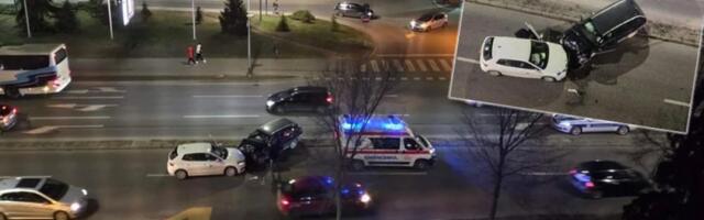 Potpuni karambol u Novom Sadu: Automobil preleteo preko ostrva i udario u drugo vozilo (FOTO)