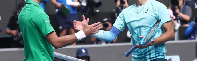 Đoković šokantno u polufinalu Australijan opena, Museti mu predao meč posle vođstva od 2:0 u setovima