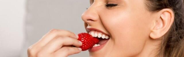 Kakva podvala: Zagrizla je jagodu, a ono...