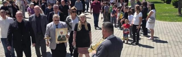 Vernici se mole i ovim svetinjama: Čestice Časnog krsta i velike svetiteljke stigle u ovaj hram