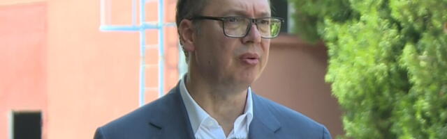 "NE BIH DA SE MEŠAM U NJIHOVE UNUTRAŠNJE STVARI" Vučić o izjavama hrtvatskog predsednika