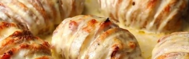 (RECEPT) Zapačeni krompir iz rerne: Hrskavo i kremasto jelo koje ćete obožavati