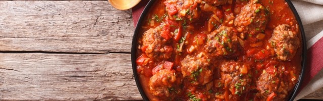 Omiljeno jelo na potpuno nov način: ĆUFTE U SOSU IZ RERNE (RECEPT)