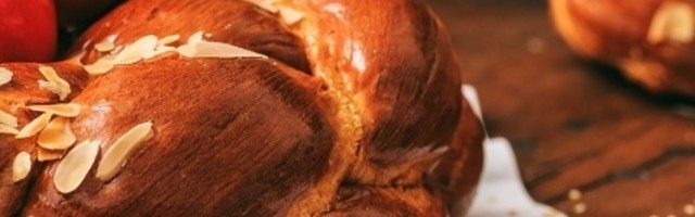 Hrišćanski Uskrs je utvrđen prema lunarnom kalendaru: pada prve nedelje posle prvog punog meseca prolećne ravnodnevice