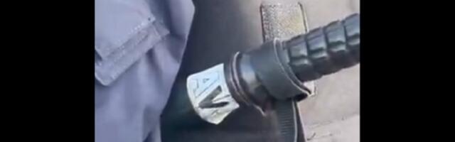 Pendrekom sa nalepnicom "AV" na opoziciju i aktiviste - Đilas: Najbolji pozatelj gde živimo (VIDEO)