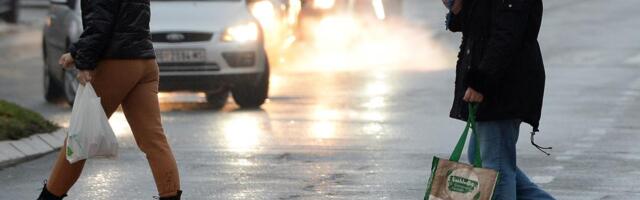 AMSS: Pažljivo vozite zbog magle, mokrih kolovoza i odrona! Zadržavanja samo za teretnjake na na Batrovcima