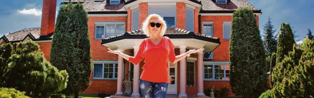 SA RAZLOGOM PONELA TITULU: Naša pevačica jedna od NAJVIŠIH na estradi, nećete verovati koja je brojka u pitanju