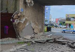 URUŠIO SE MOST NA GRANIČNOM PRELAZU GRADIŠKA: Betonski deo sa sve ogradom samo se odvalio i pao, obustavljen saobraćaj (FOTO/VIDEO))
