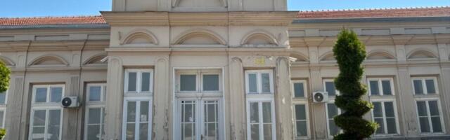 Oronula fasada jedne od najlepših i najznačajnih zgrada u Nišu