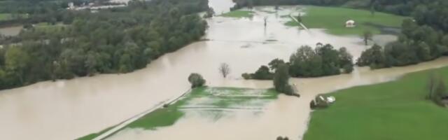 STRAVIČNE POPLAVE UZROKOVALE ODRONE! Slovenija pod udarom jakog nevremena, oštećena infrastruktura