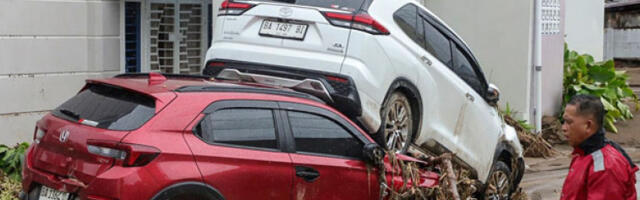 Катастрофа на Суматри: Најмање 94 погинулих, 80 несталих у поплавама и клизиштима