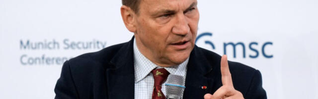 Сикорски тражи доказе моћи Навроцког и утицај на Трампа