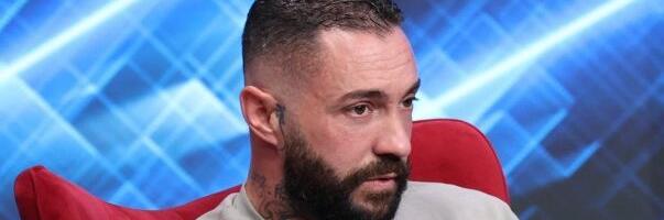 Jodžiru krenule bale na usta od ženske pored njega, pa poručio ženi: "Još samo ovu mi oprosti"