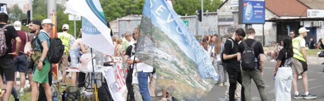Oni su kao sekta! - Proglasovska tribina u Frankfurtu ogolila blokadere