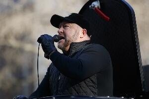 Алекс Џонс мора да плати још скоро пола милијарде долара због лажних тврдњи