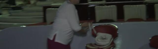 "MORA DA ME ČEKA KAFA I MED!" Pevačica SMANJILA PLATU KUĆNOJ POMOĆNICI, razlog je šokirao javnost: "Gluvonema, aman, ŽENSKA GLAVO?!"