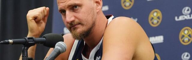 Kad Jokić priča sudije slušaju (VIDEO)