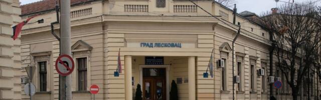 Opozicija u Leskovcu ćutanjem bojkotuje rad Skupštine iza ponoći