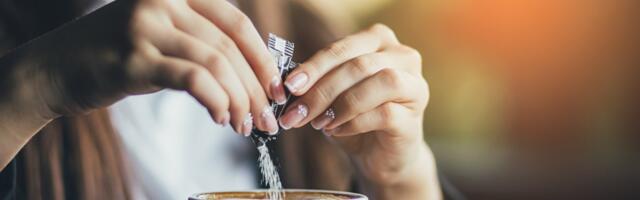 Postoji velika šansa da godinama pijete kafu pogrešno: Umesto kašičice šećera, isprobajte ovaj trik