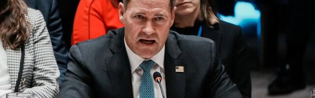 (VIDEO) Američki ambasador se pred svima bacio na pod, usledilo nešto što je zapanjilo svet!