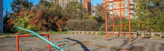 SRCE Novi Beograd: Vlast bahato troši novac građana dok se deca igraju po ruiniranim igralištima