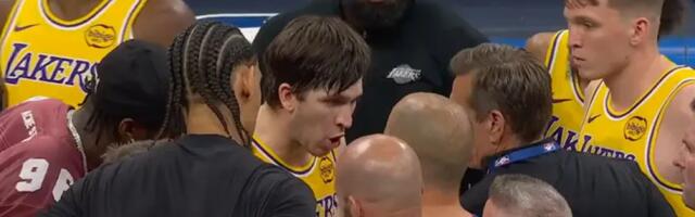 (VIDEO) Košarkaši Lejkersa ušli u žestok obračun sa sudijama: Nastao opšti haos, ovo se retko viđa u NBA
