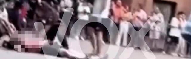 (UZNEMIRUJUĆE) Snimak ubijenog Srbina u Barseloni: Krv lipti, prolaznici pokušavaju da ga spasu (FOTO/VIDEO)