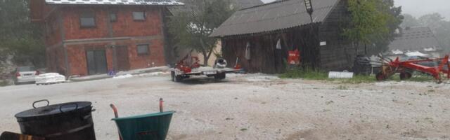 Zabeleli se BožetićiI! Zimske scene na početku juna, ogromna šteta, grad uništio useve