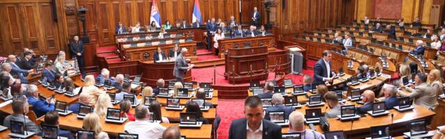 VANREDNO ZASEDANJE SKUPŠTINE SRBIJE: Na dnevnom redu 18 tačaka