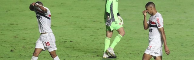 Sao Paulo preživeo kamenovanje autobusa, kiksnuo protiv Koritibe, pa mu se posvađali igrači