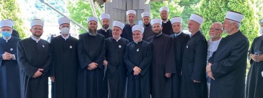 Muftija Dudić sa delegacijom u Potočarima