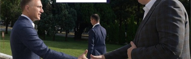 Kako puca SNS: I dr Neša Stefanović ima botove (FOTO)