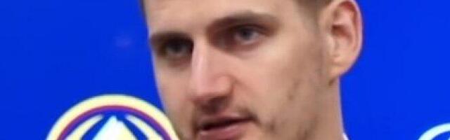 MVP SRBIN POSTAJE I MODNA IKONA NBA! Nikola Jokić je pravi GOSPODIN! Pogledajte samo taj fazon! IZDOMINIRAO AUTFITOM! (VIDEO)