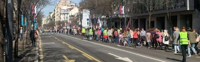 Građani se žalili - policija neće zaustavljati saobraćaj na protestnoj šetnji (FOTO, VIDEO)