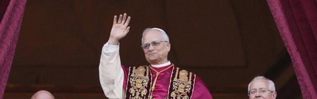 NOVI PAPA SE POJAVIO NA BALKONU! Masa u Vatikanu kliče Robertu Fransisu Prevostu: "MIR SVIMA VAMA" (VIDEO)