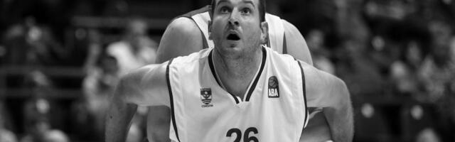 Već nedelju dana u tvojoj majici spavam... Moja tuga neće proći: Majka Labovića neutešna, patnja za sinom ne jenjava (FOTO)