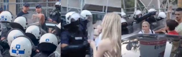 Ovako je policija izgurala građane na Voždovcu da bi prošli Vučić, Brnabić, Macut... (VIDEO)